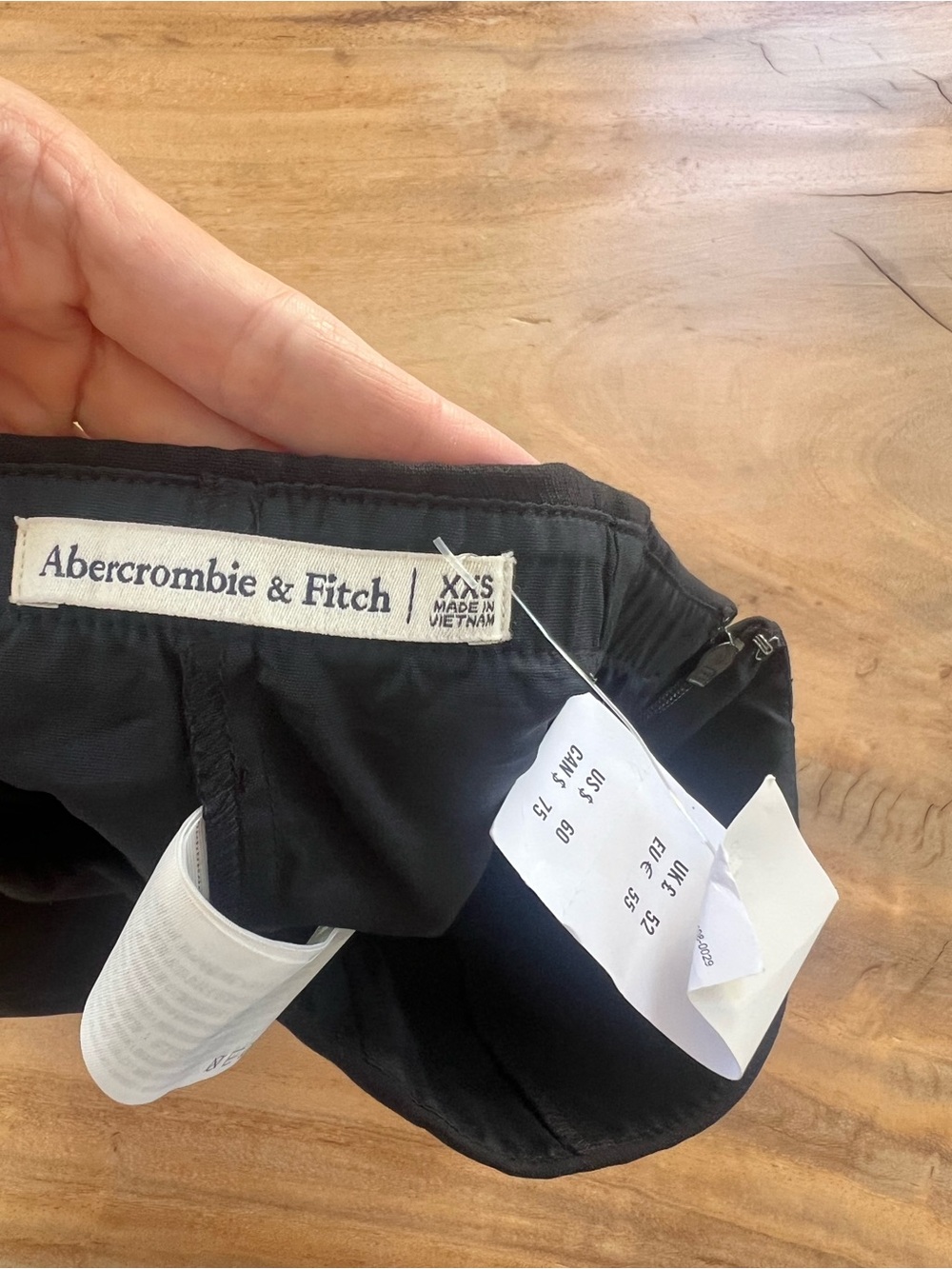 NWT Abercrombie black skirt - Picture 5 of 5